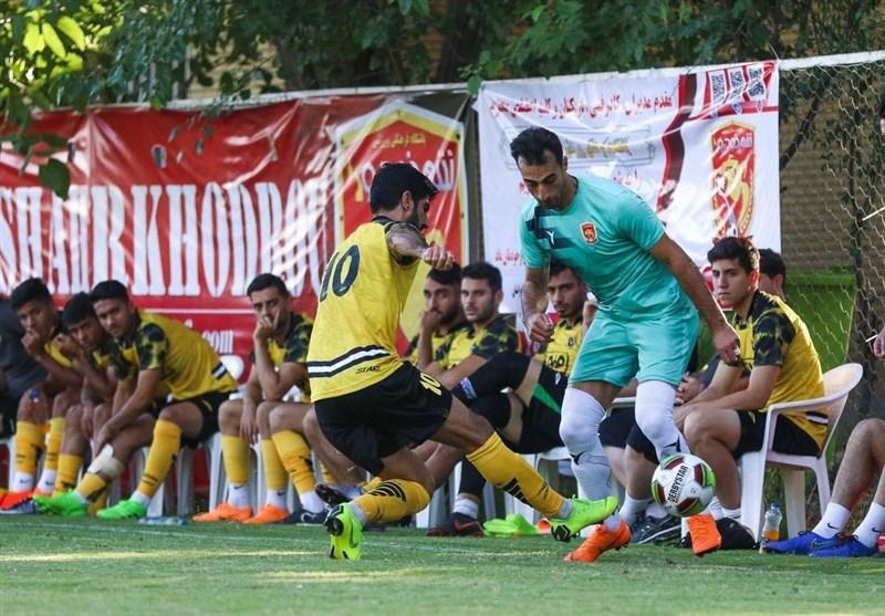 سپاهانی ها حسینی را به بوشهر می برند سپاهانی ها حسینی را به بوشهر می برند