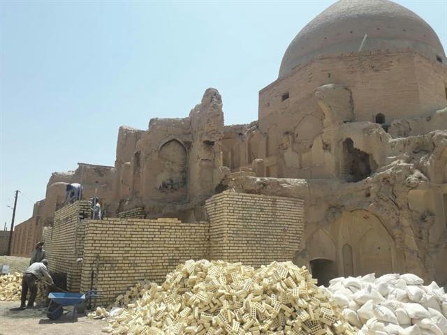 شروع مرمت و سامان دهی اطراف مسجد تاریخی باباعبدالله نایین