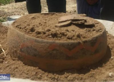 کشف 6 ظرف سفالی تاریخی در تپه باستانی موشلان ساوجبلاغ