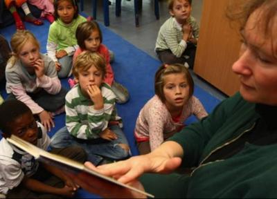 خواندن کتاب با صدای بلند برای بچه ها موجب رشد مغز آنها می شود