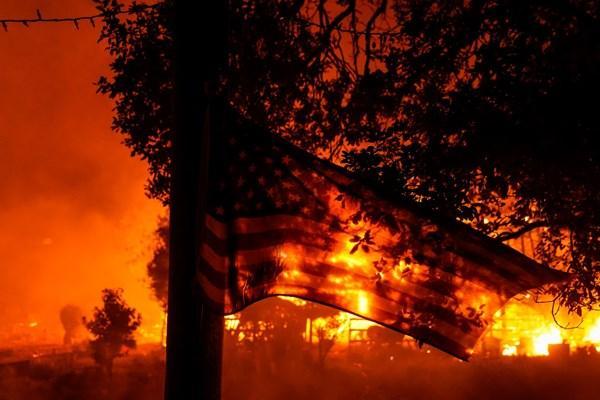 در پی آتش سوزی گسترده کالیفرنیا ، هفت هزار نفر از ساکنان سن دیه گو تخلیه شدند