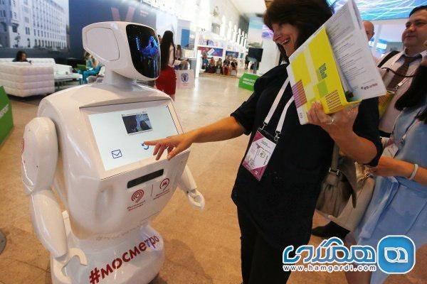 دوستی عجیب مردم روسیه با روبات های چشم آبی (تور ارزان روسیه)